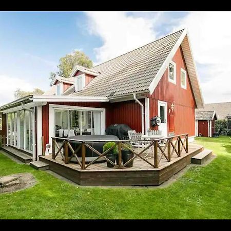 Vintrosa Hus I Lugnt Omrade, 15 Min Fran Oerebroヴィラ エクステリア 写真