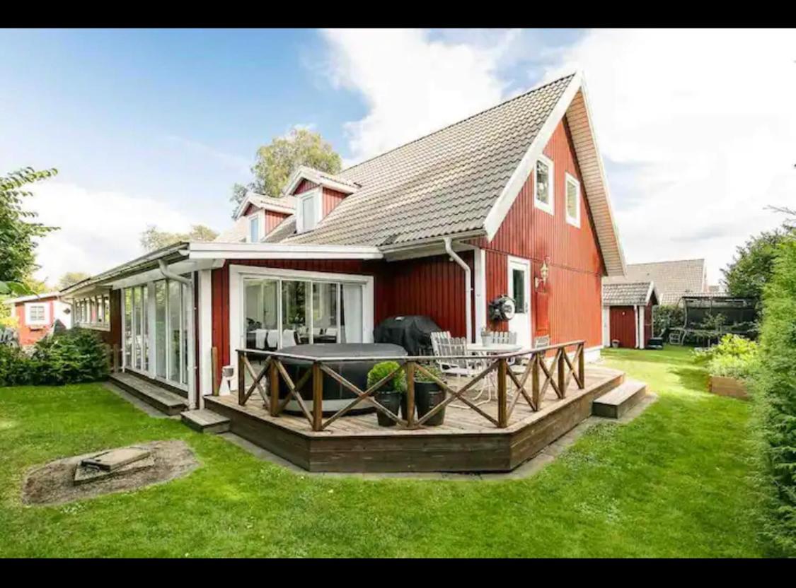 Vintrosa Hus I Lugnt Omrade, 15 Min Fran Oerebroヴィラ エクステリア 写真