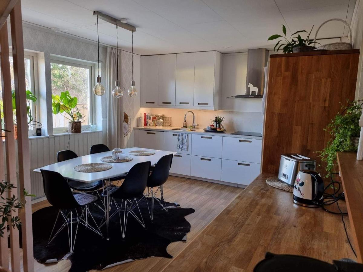 Vintrosa Hus I Lugnt Omrade, 15 Min Fran Oerebroヴィラ エクステリア 写真